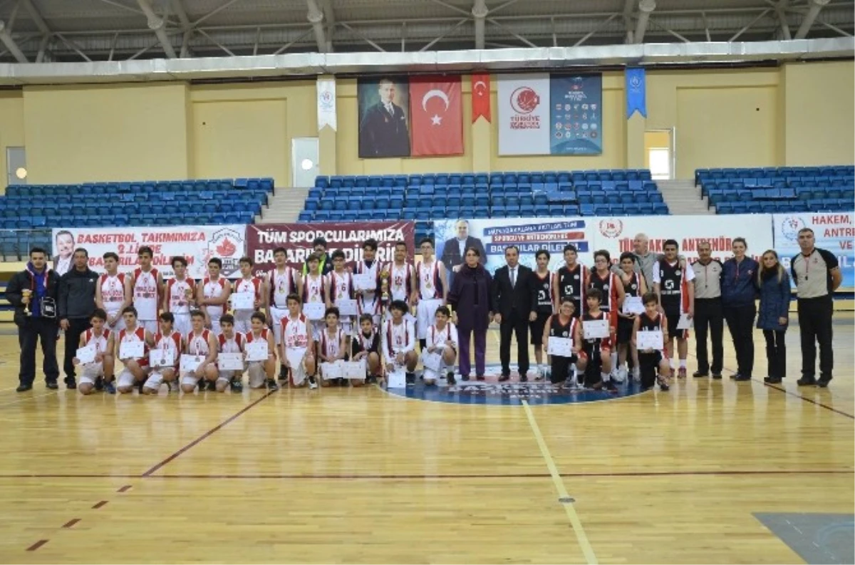 Bilecik\'te Okul Sporları Basketbol ve Voleybol Müsabakaları Sona Erdi