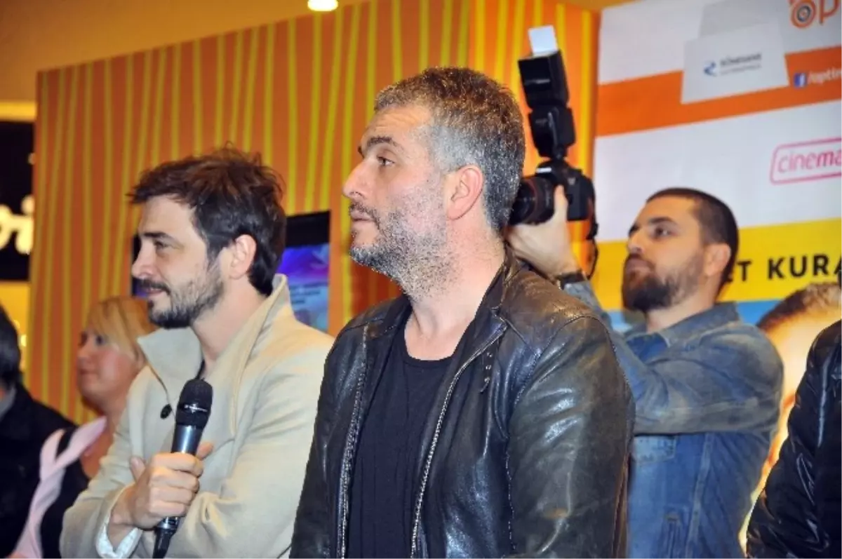 Çalgı Çengi İkimiz Galasına İzmir\'de Yoğun İlgi