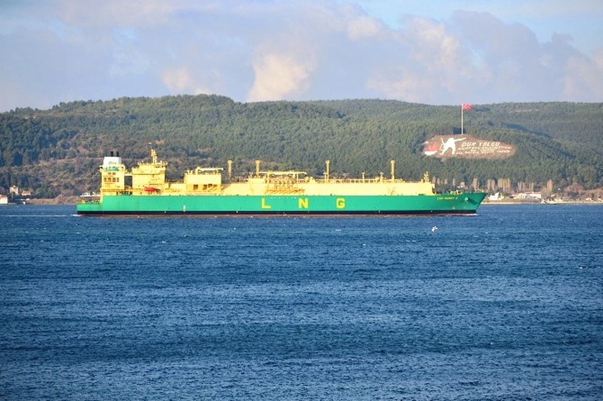 Doğalgaz Tankeri Çanakkale Boğazı\'nı Kapattı