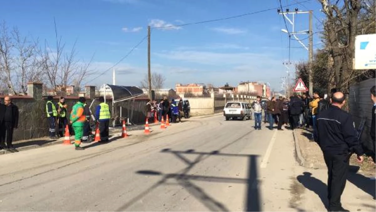 Otomobil Durağa Daldı: 7 Yaşındaki Enes Hayatını Kaybetti, 7 Yaralı