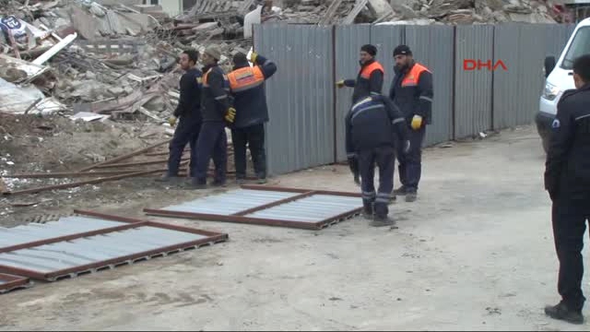 Enkaz Kaldırma Çalışmalarına Ara Verildi -2