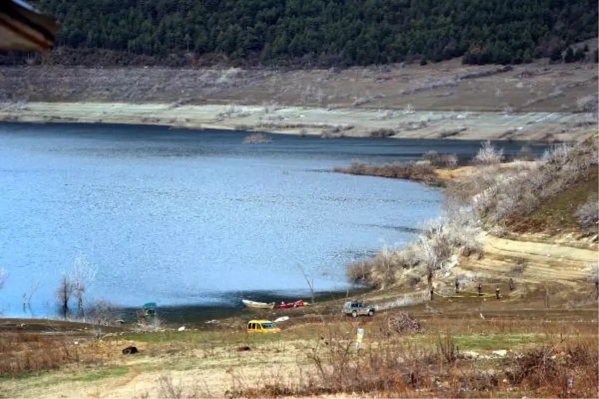 Gölde Kaybolan 2 Balıkçıdan Birinin Cesedine Ulaşıldı