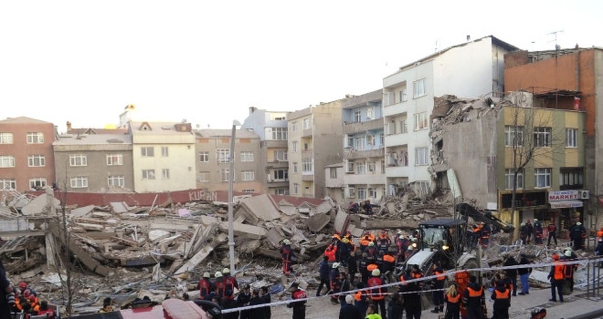 Havadan Görüntülerle Zeytinburnu\'nda Enkaz Kaldırma Çalışması (2)