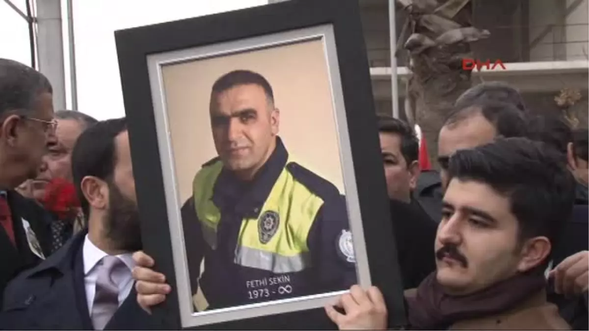 Izmir Adliye\'deki Hain Saldırıya Elazığlılardan Protesto