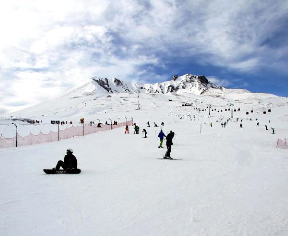 Kayseri Erciyes Dağı\'nda Kar 1.5 Metre
