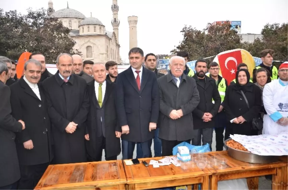 Malatya Ülkü Ocakları Lokma Dağıttı