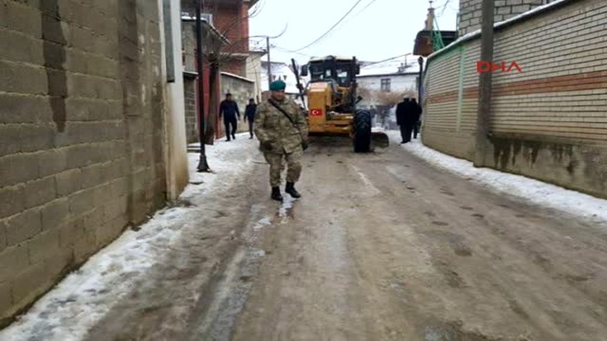 Mehmetçik Aşırı Soğuklarla Boğuşan Kosova Halkının Imdadına Koştu
