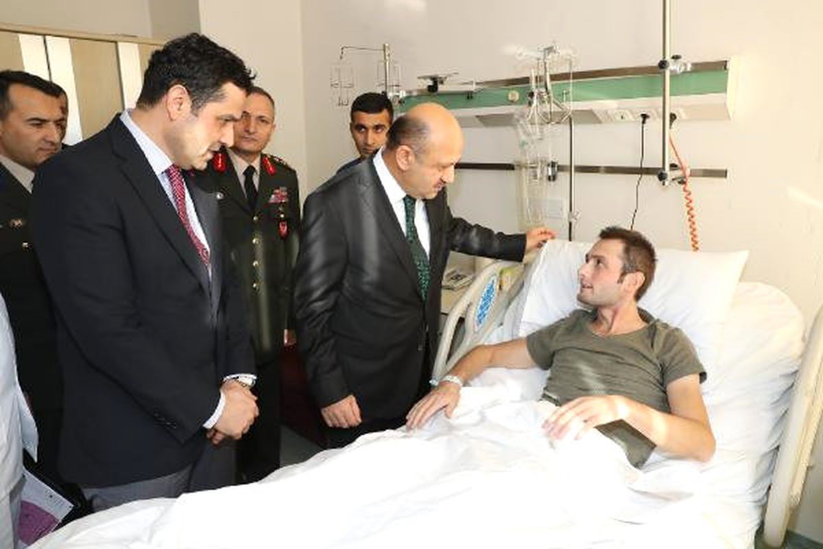 Milli Savunma Bakanı Işık\'tan Terörle Mücadele Gazilerine Ziyaret