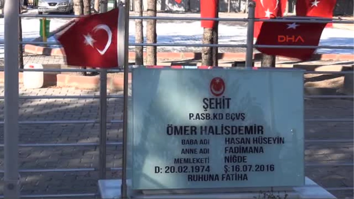 Niğde - Polis Adayları, Sınav Öncesi Ömer Halisdemir\'in Mezarını Ziyaret Etti