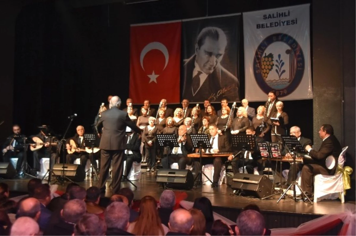 Salihli\'de Unutulmaz Türk Sanat Müziği Konseri