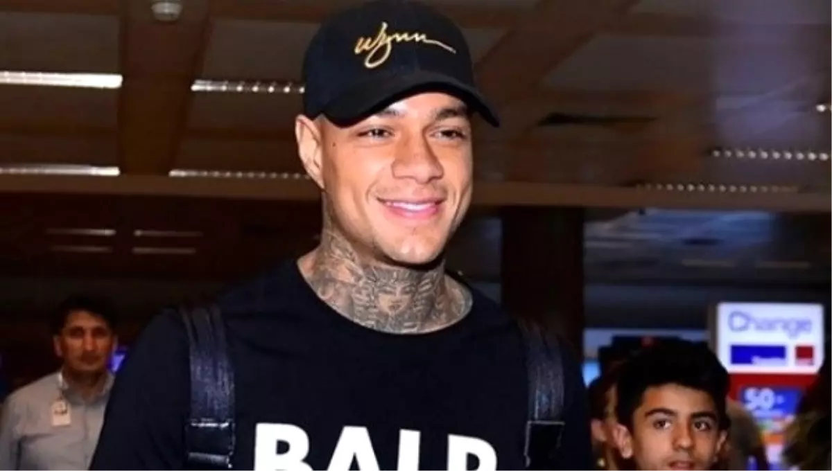 Fenerbahçeli Van Der Wiel\'i Transfer Etmek İçin Görüşüyoruz\'