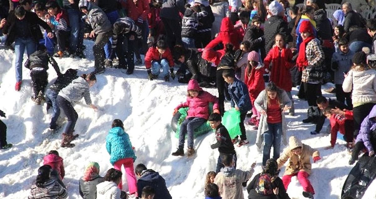 Toros Dağları\'ndan Adana\'ya Kamyonlarla Kar Taşıdılar