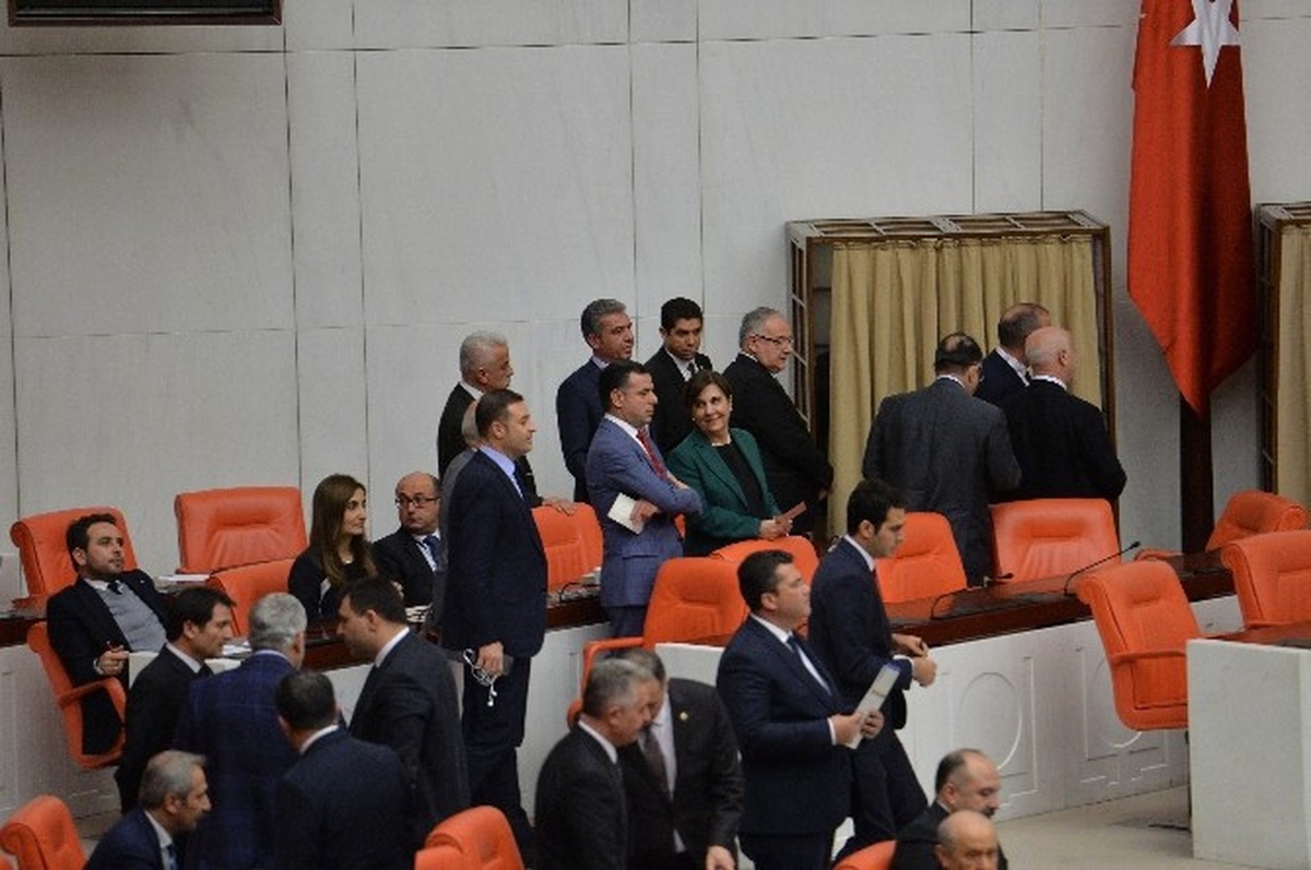 Anayasa Değişiklik Yetkili 15. Maddesi 341 Oyla Kabul Edildi.