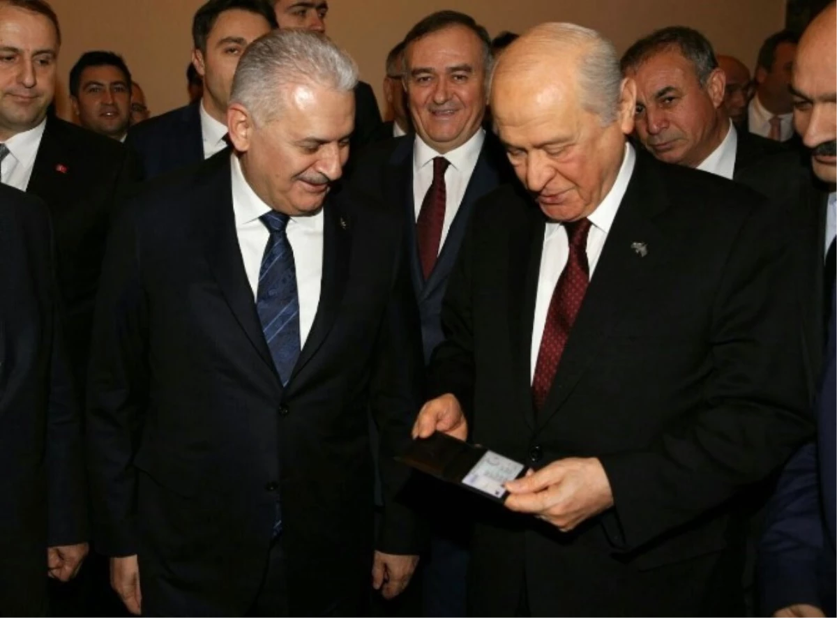 Başbakan Yıldırım\'dan MHP Genel Başkanı Bahçeli\'ye Yeni Kimlik Jesti