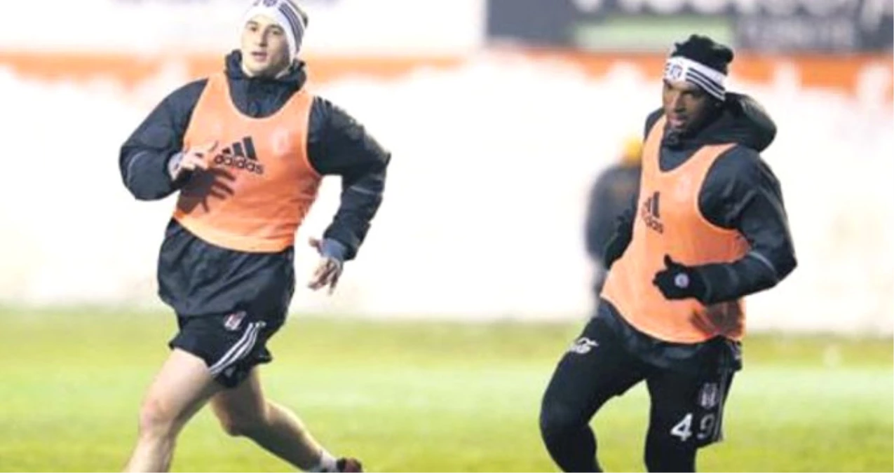 Beşiktaş, Yeni Transferi Mitrovic\'i Kiralık Gönderiyor