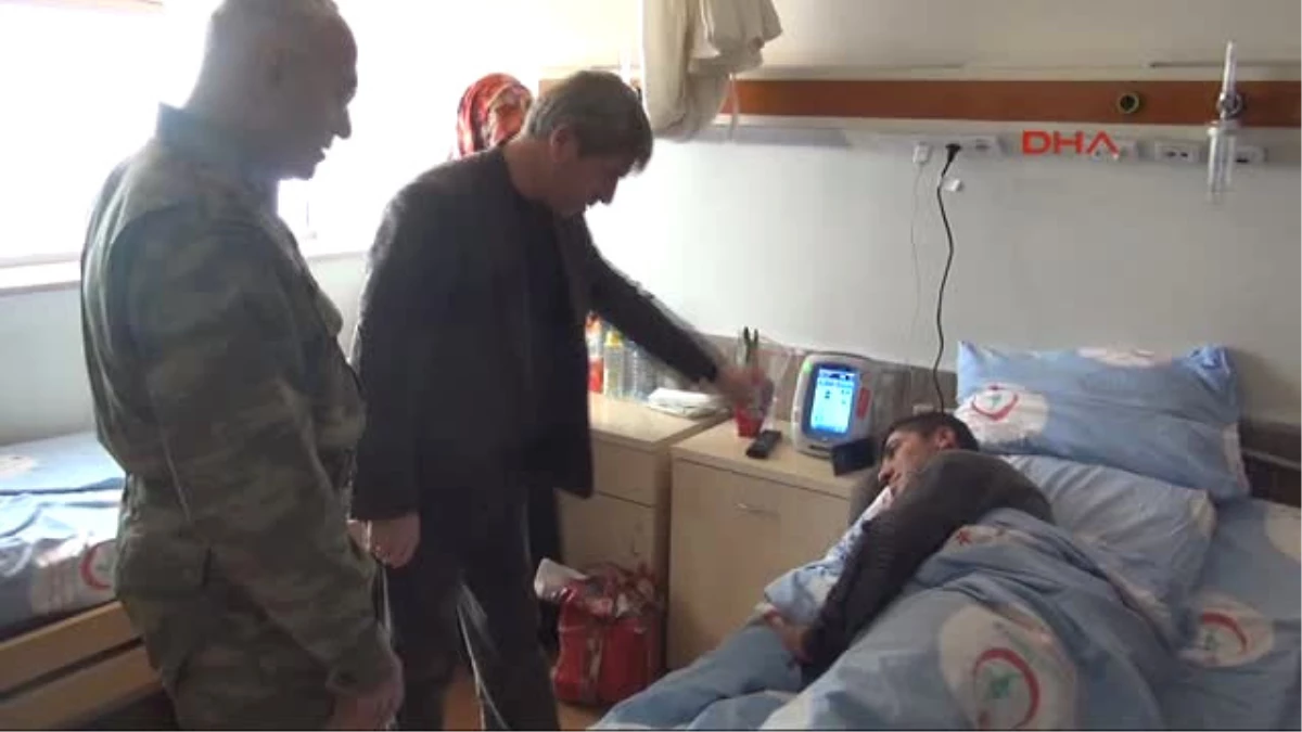Bitlis Valisi Çınar Yaralı Askerleri Ziyaret Etti