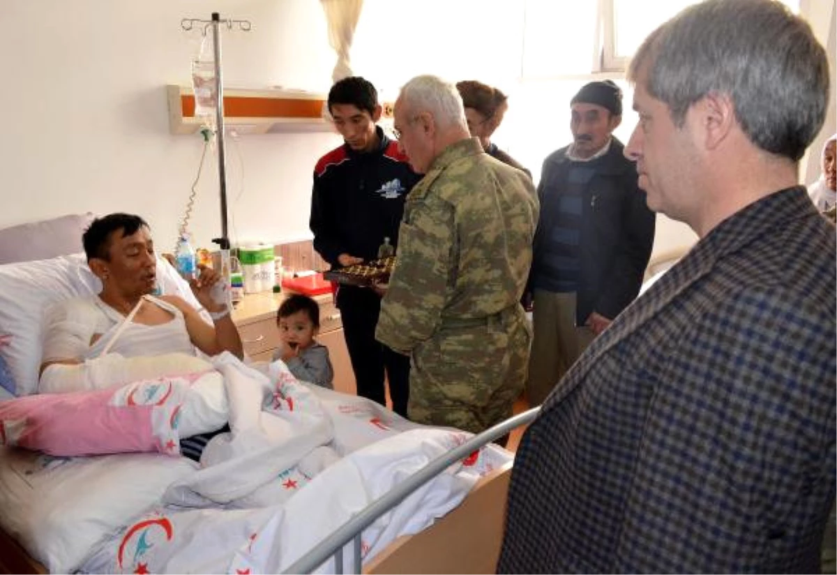Bitlis Valisi Çınar, Yaralı Askerleri Ziyaret Etti