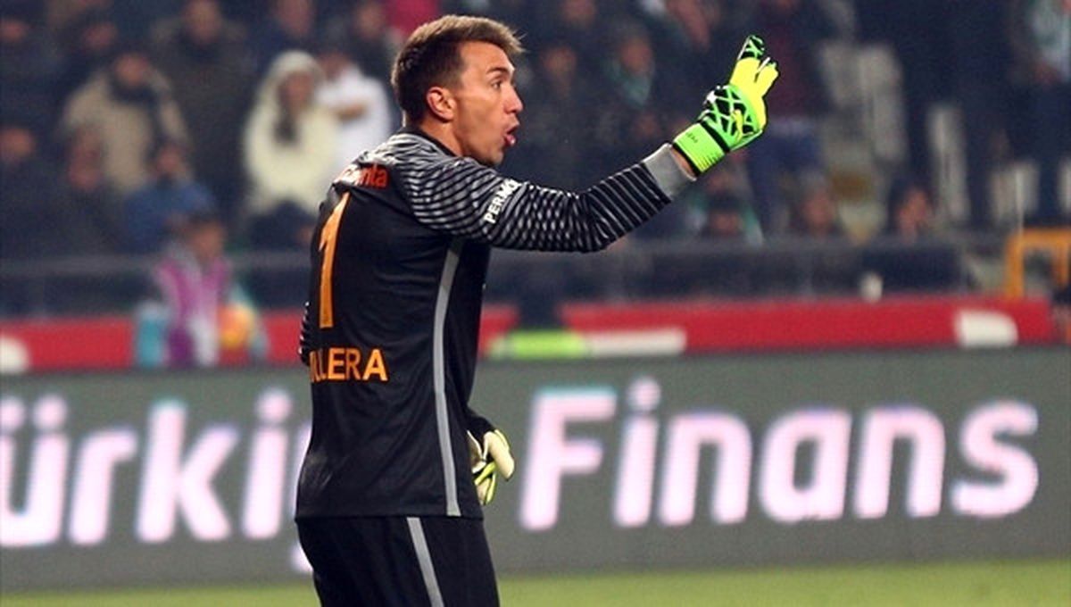 Kırık Parmakla Oynayan Muslera, Doktoruna ve Eşine Teşekkür Etti