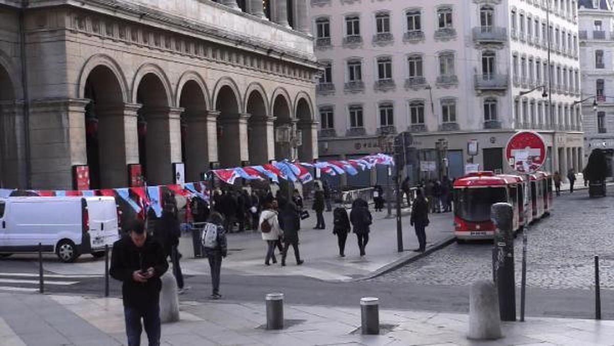 CHP Lyon Birligi, Teröre ve Başkanlık Sistemine Karşı Gösteri Düzenledi