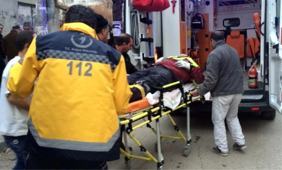 Elazığ\'da Trafik Kazası: 2 Yaralı