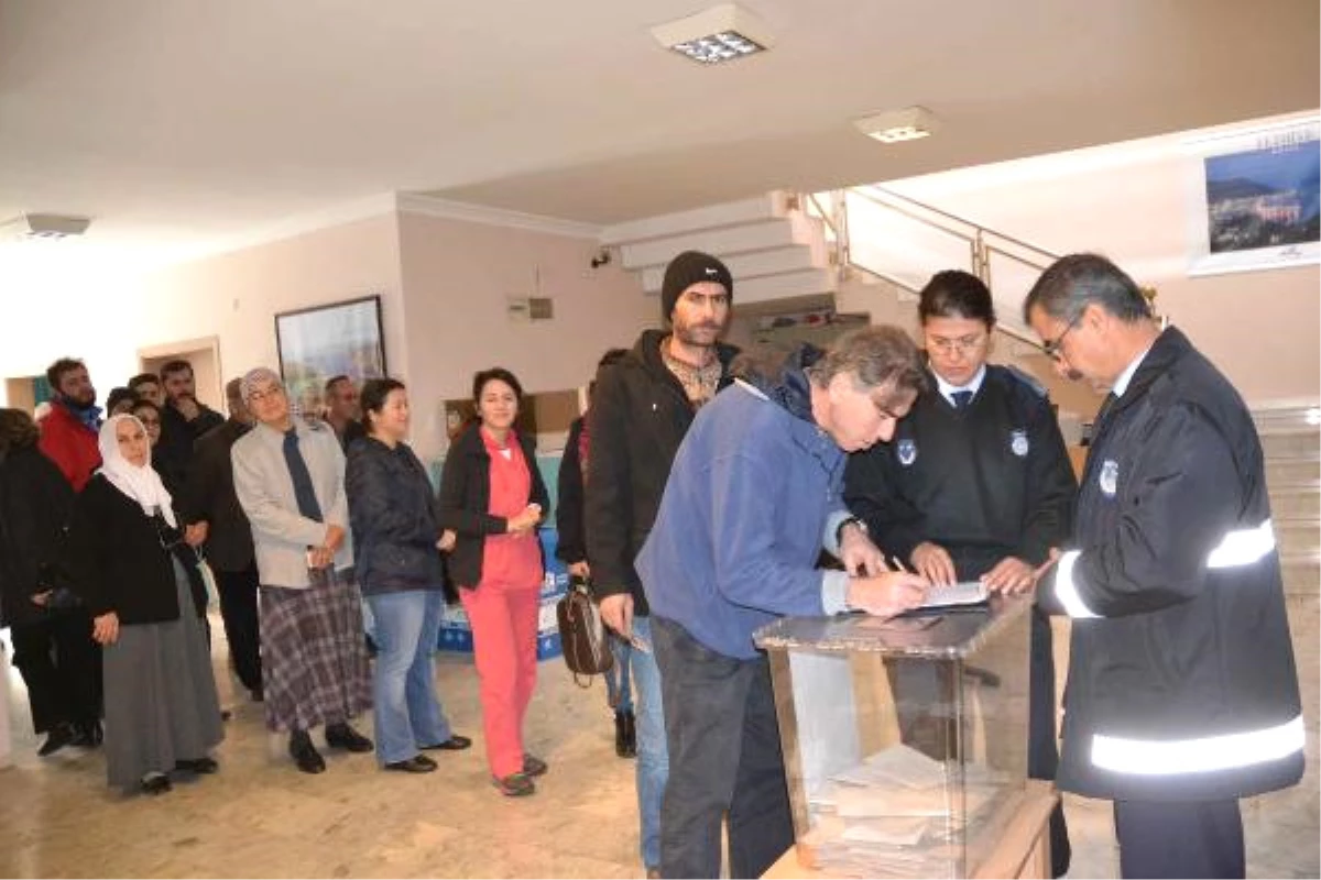 Fethiye\'de Cami Yeri İçin Referandum Yapıldı
