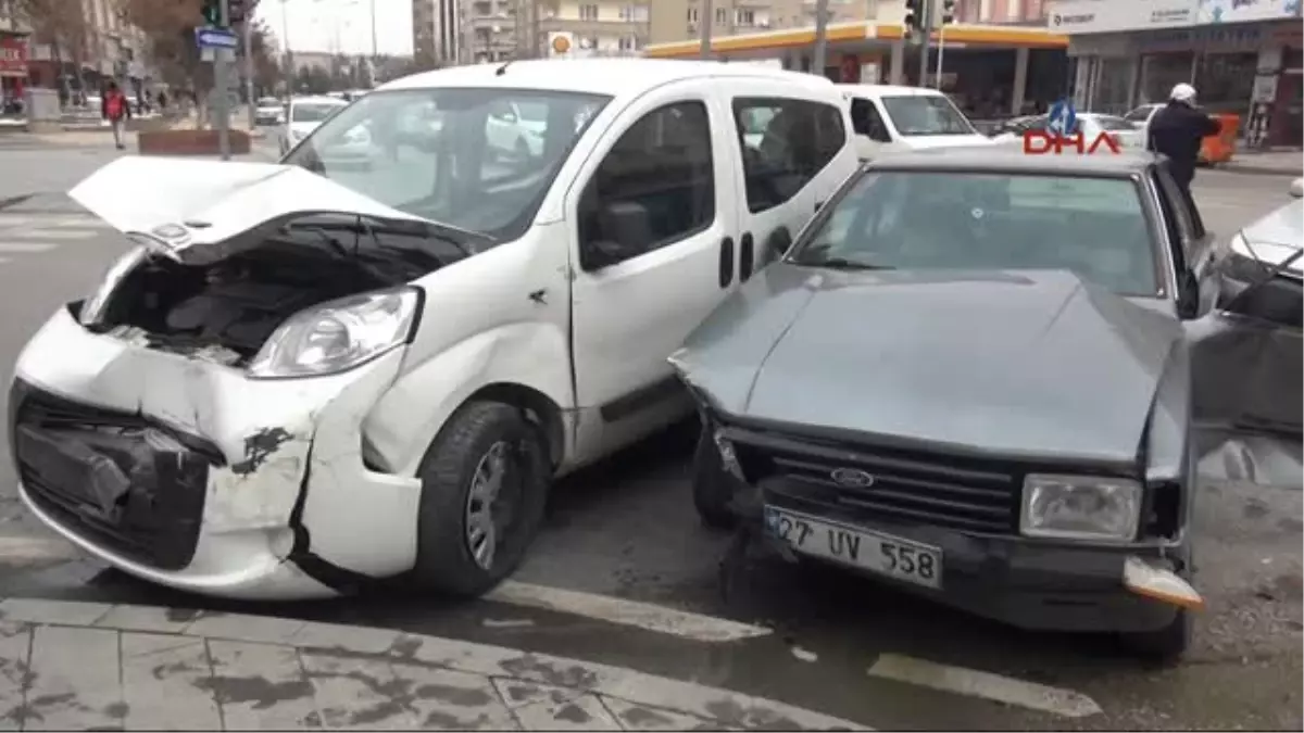 Gaziantep\'te Zincirleme Kaza: 2 Yaralı