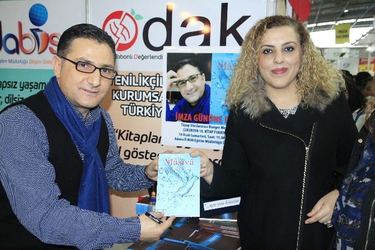 Hayati Koca "Masiva"Yı Okurlarına İmzaladı