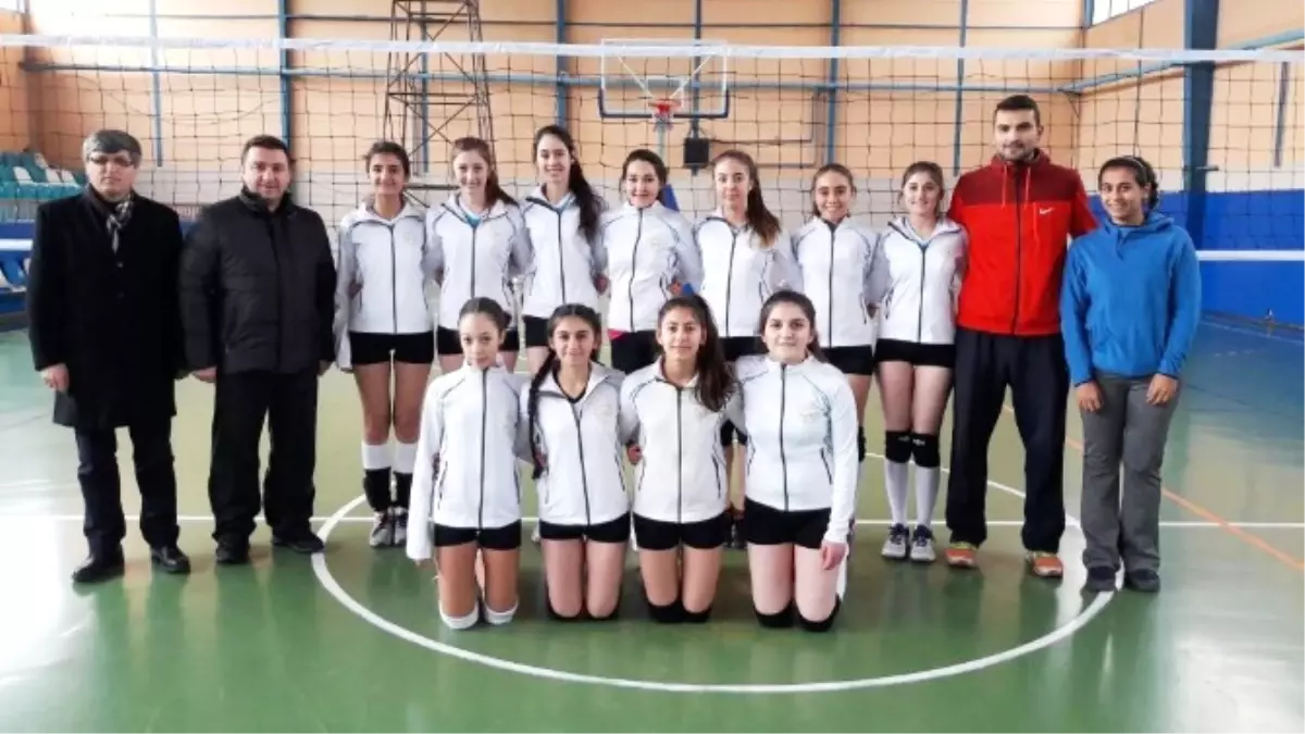 İdmanyurdu Spor Voleybol Genç Kızlar Takımı Galibiyetle Başladı