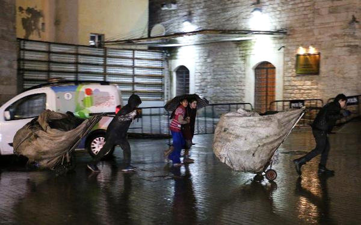 İstanbul\'da Gece Sağanak Yağmur Etkili Oldu