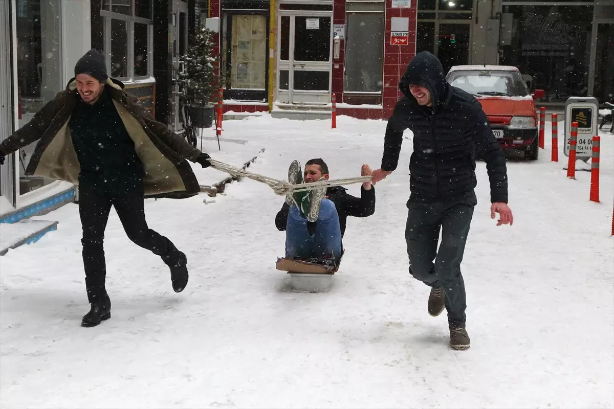 Kar Kimine "Beyaz" Kimine "Kara" Yağdı