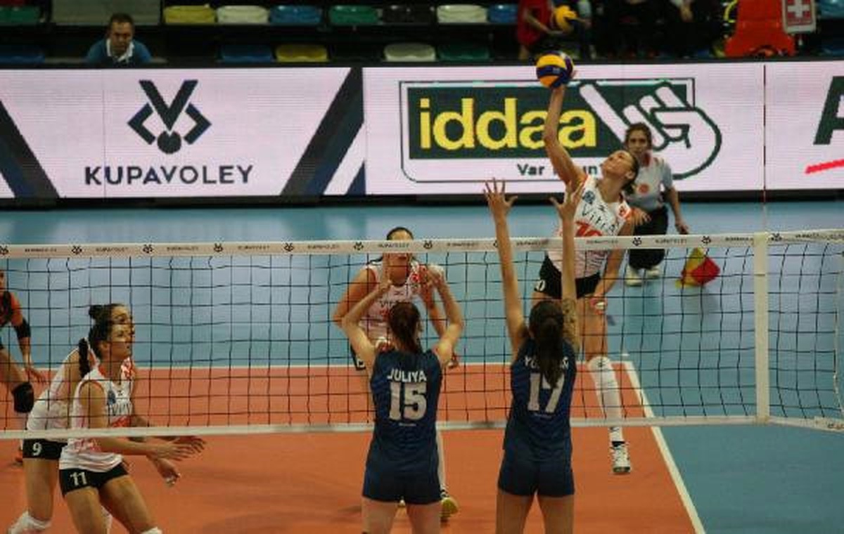 Kupa Voley\'de Eczacıbaşı Vitra Yarı Finale Çıktı