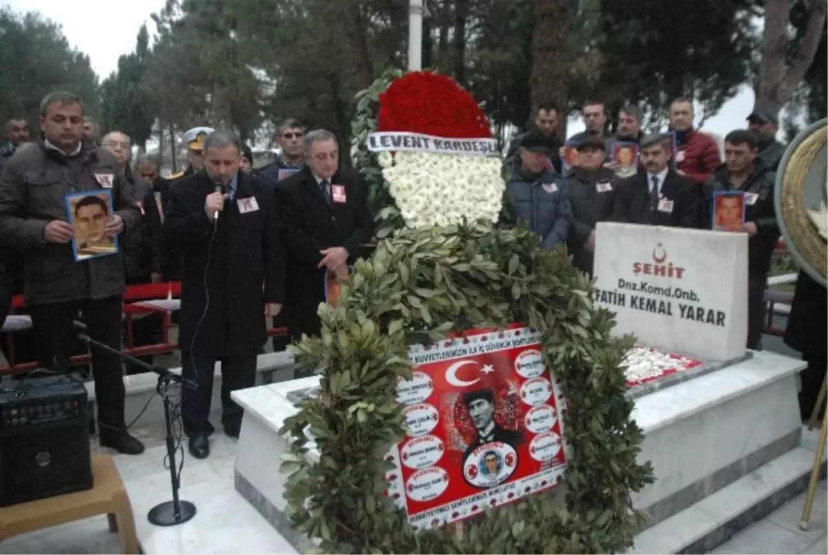 Şehit Silah Arkadaşlarını Mezarı Başında Andılar