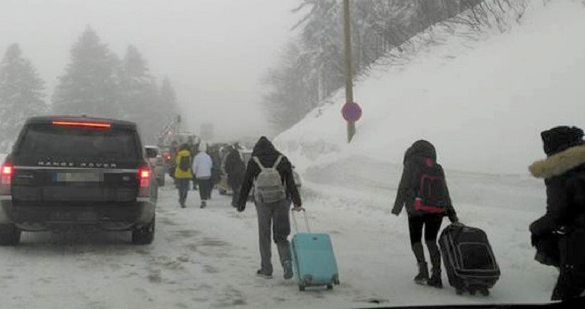 Tatilci Akını Uludağ\'da Trafiği Kilitledi