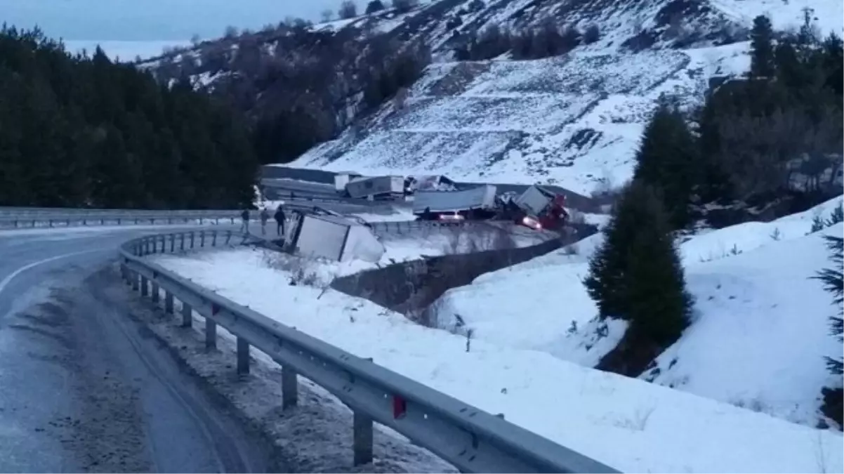 Afyonkarahisar\'da Zincirleme Trafik Kazası