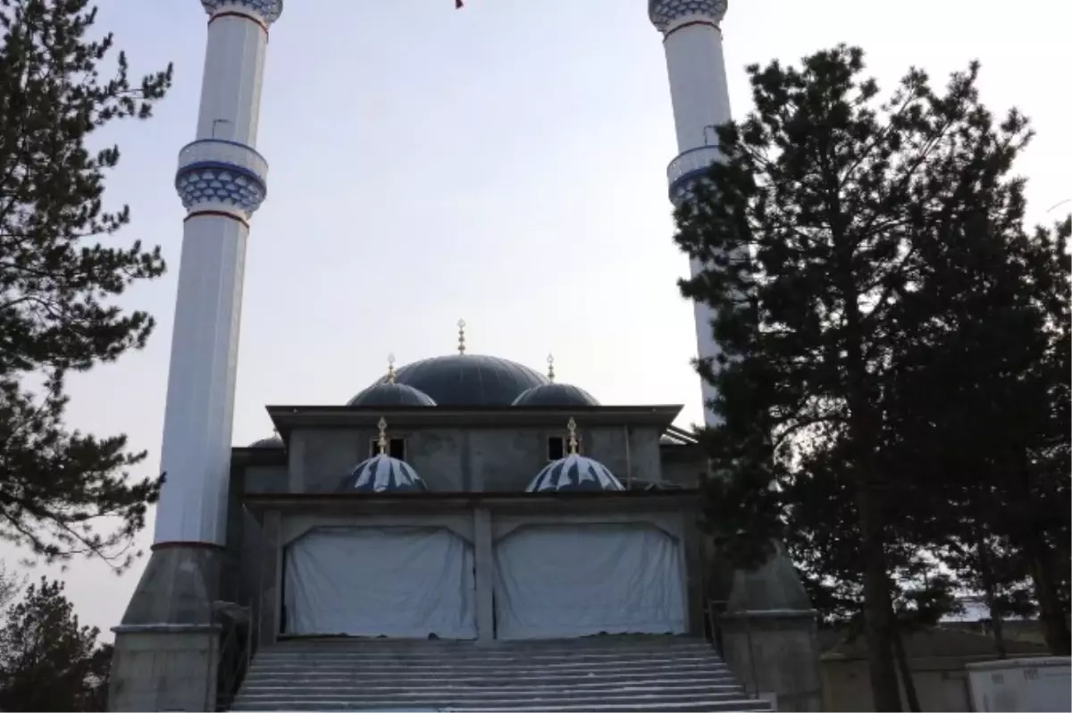 Aydınlık Evler Camii Milletvekili Bayram\'ın Girişimi ile Tamamlanacak