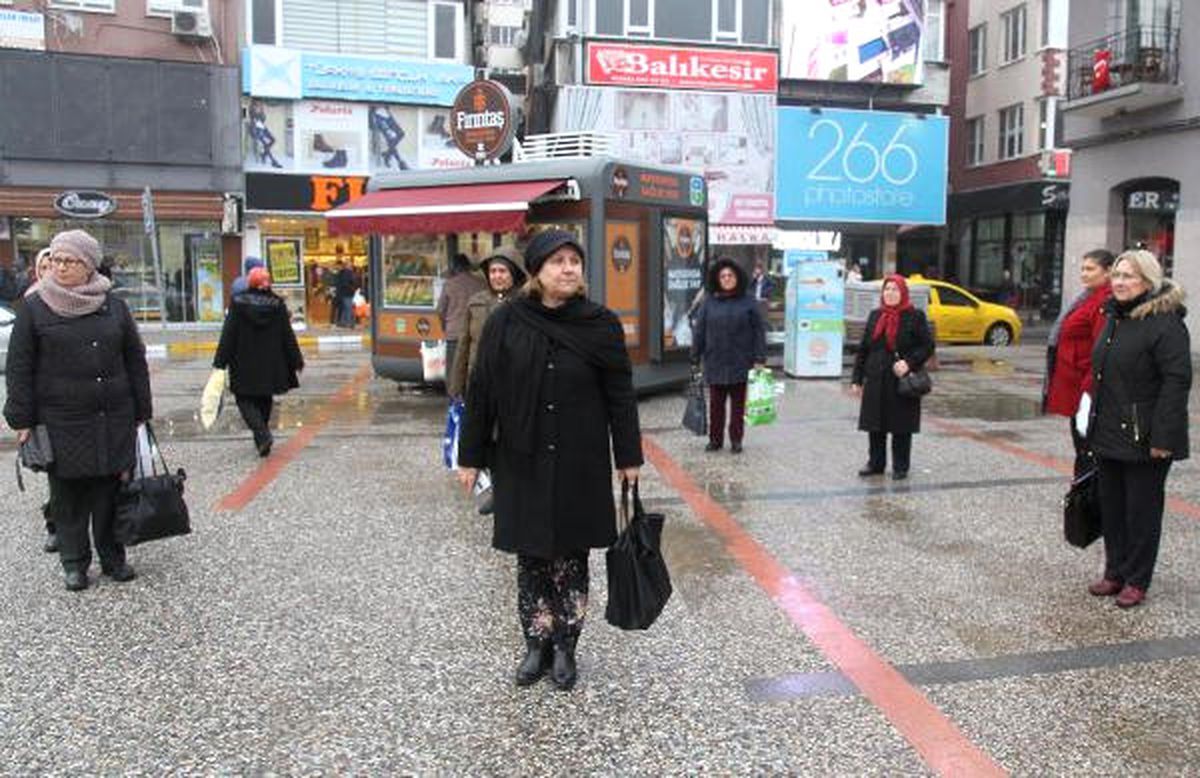 Balıkesir\'de CHP\'li Kadınlardan \'Yeni Anayasa\' Tepkisi