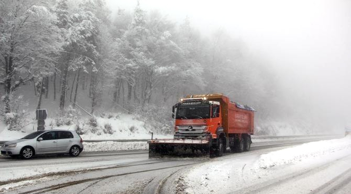 Bolu Dağı\'nda Kar ve Sis Ulaşımı Yavaşlattı
