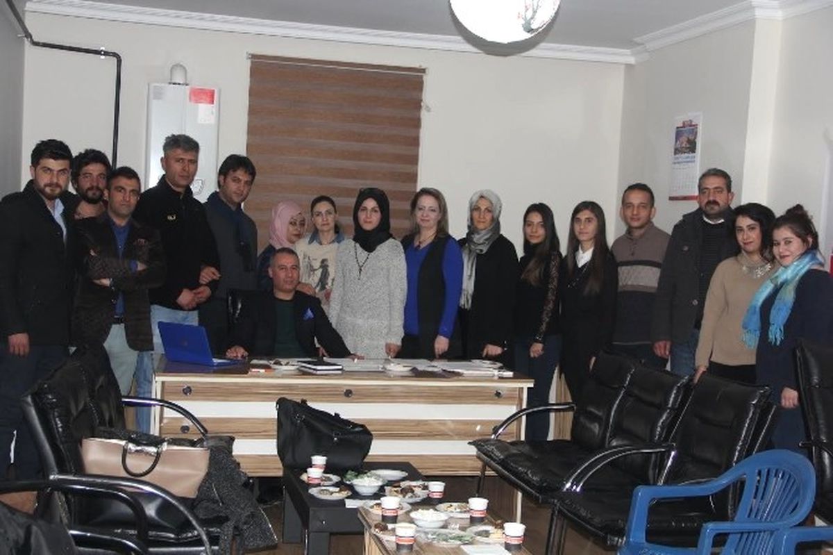 Diriliş Başkanları Derneği Van Şubesi, "Yeni Anayasa ve Başkanlığa Evet" Kampanyasını Başlattı