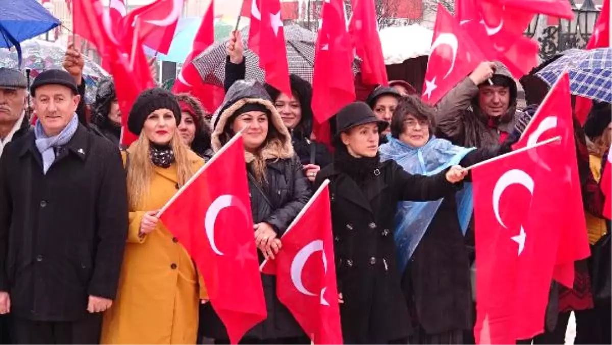 Edirne\'de CHP\'lilerden Anayasa Değişikliği Protestosu