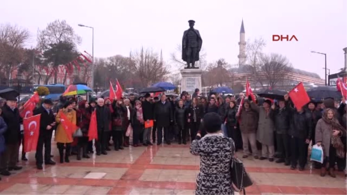 Edirne\'de CHP\'lilerden Anayasa Değişikliği Protestosu