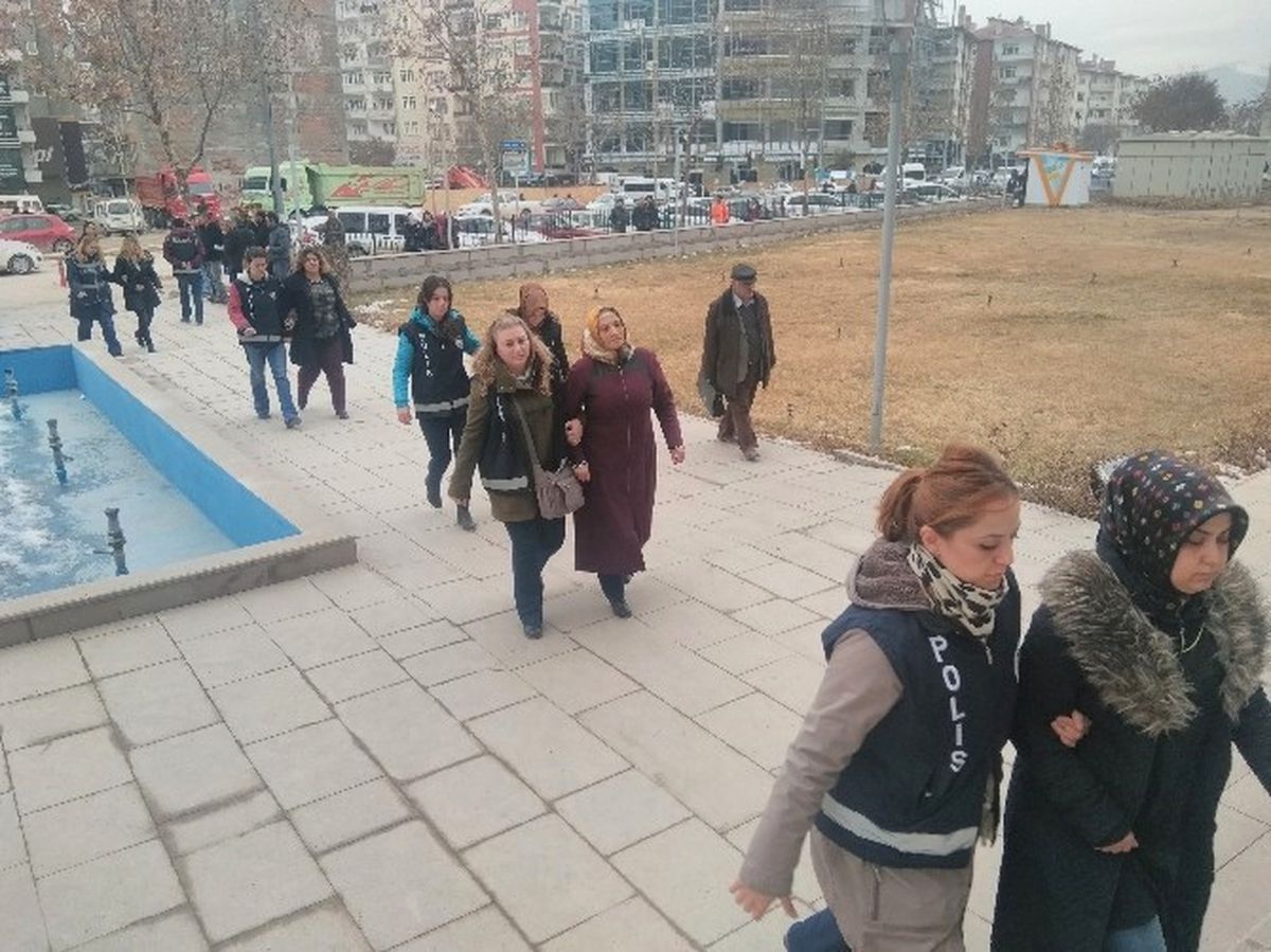 Fetö Soruşturması Kapsamında 11 Sağlık Çalışanı Gözaltına Alındı