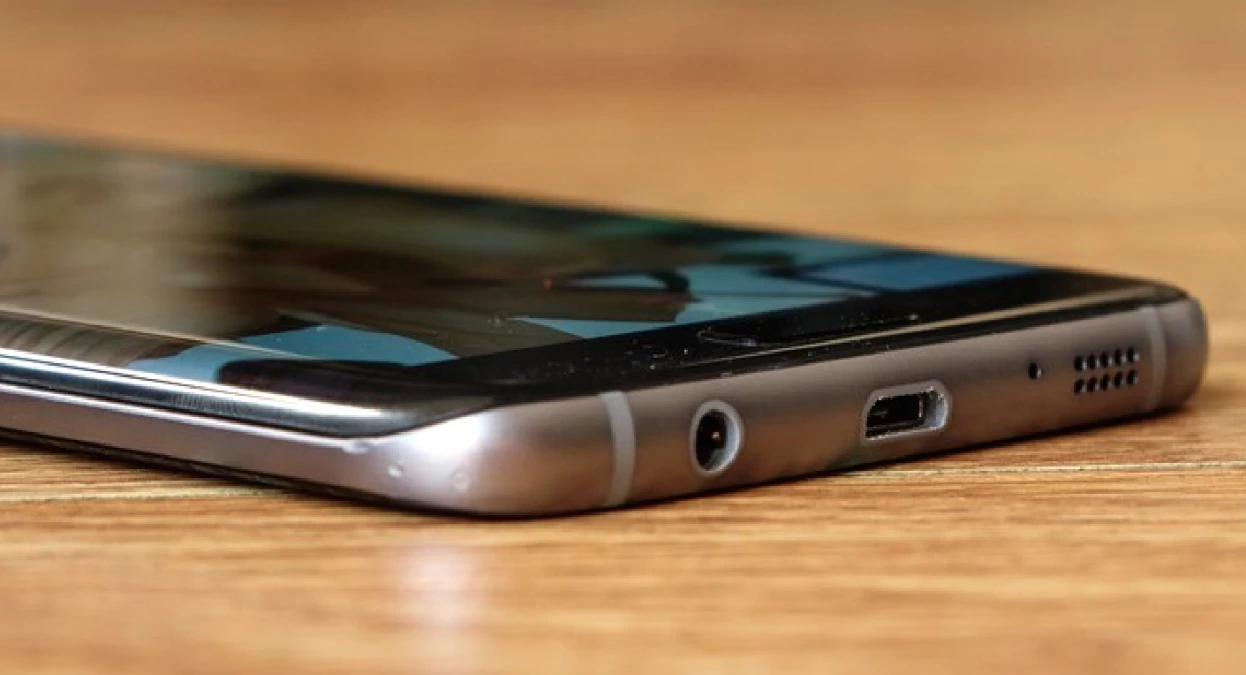 Galaxy S8 Eski Kulaklık Girişi ile Yola Devam Ediyor!