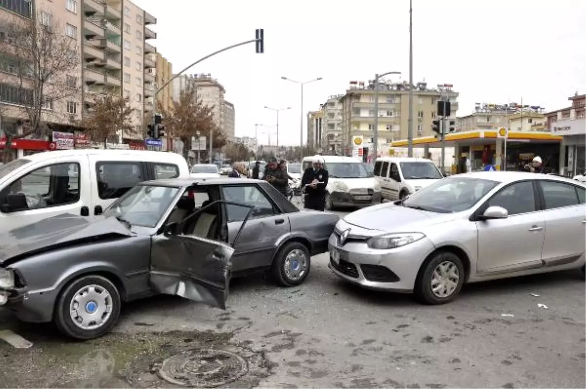 Gaziantep\'te Zincirleme Kaza: 2 Yaralı