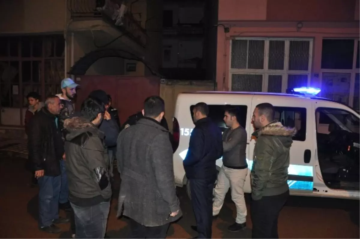 Gençler 1,5 Kilo Altın Çalan Hırsızı Yakalayıp Polise Teslim Etti