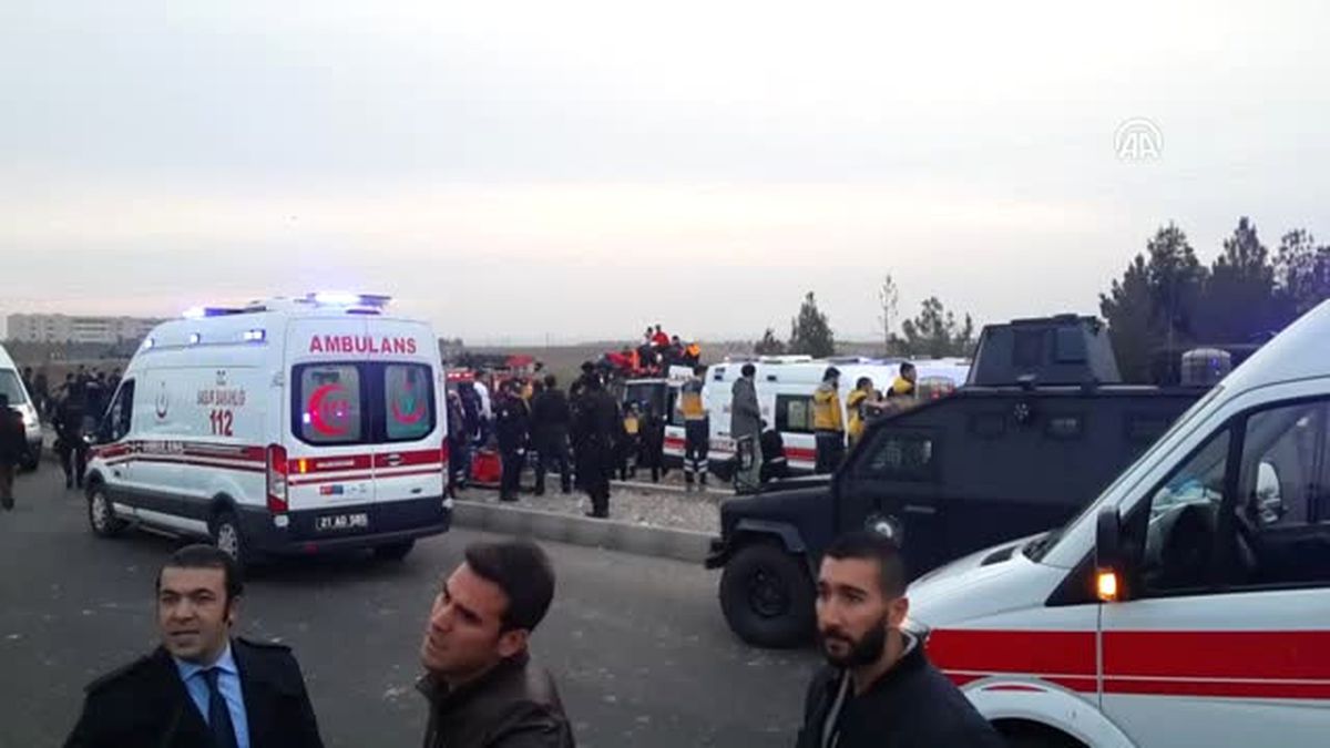 Güncelleme-3 - Diyarbakır\'da Polise Saldırı