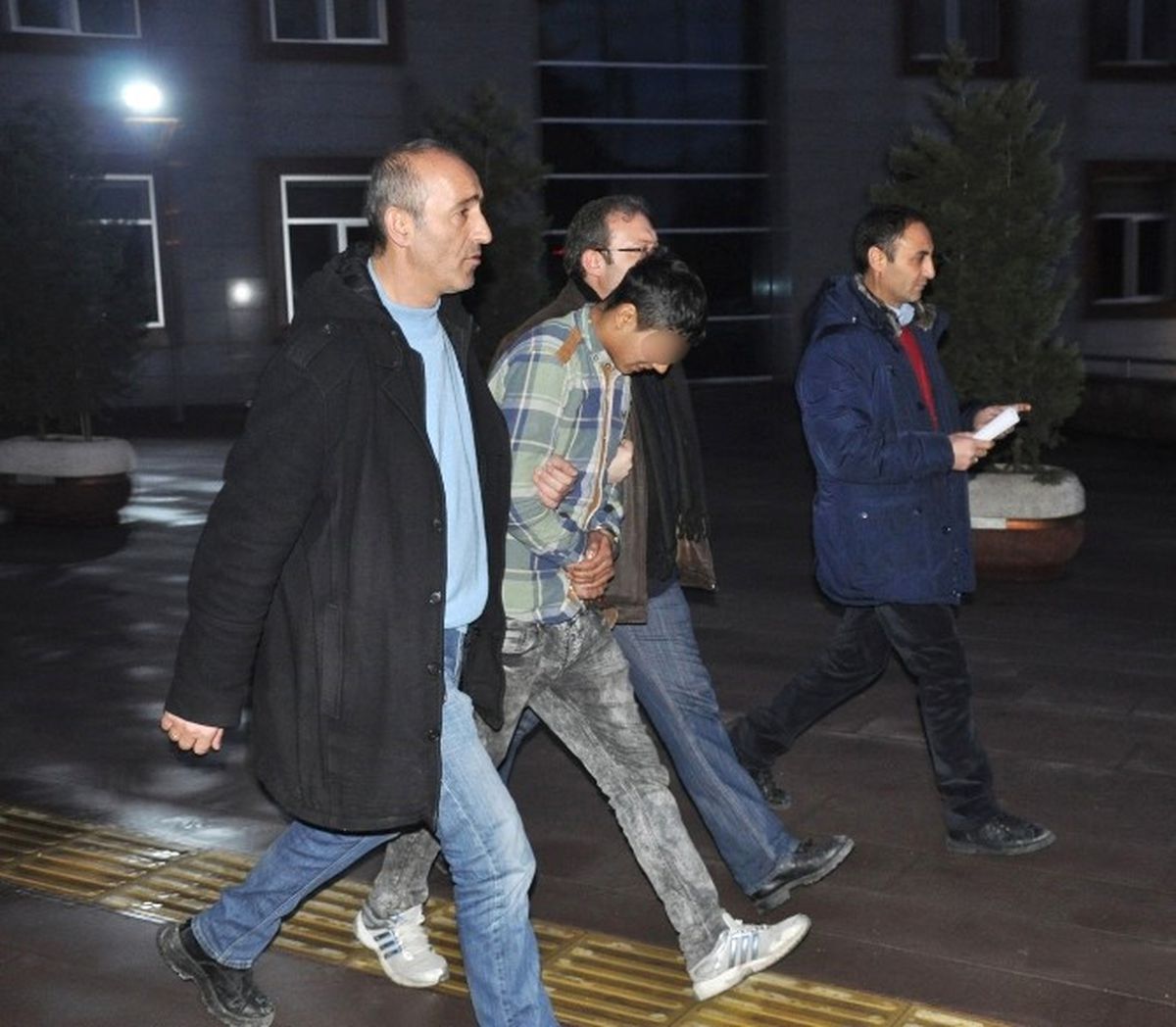 Kablo Hırsızlığından Tutuklanan Genç: "Ben Şarkıcıyım, Beni Niye Çekiyorsunuz?"