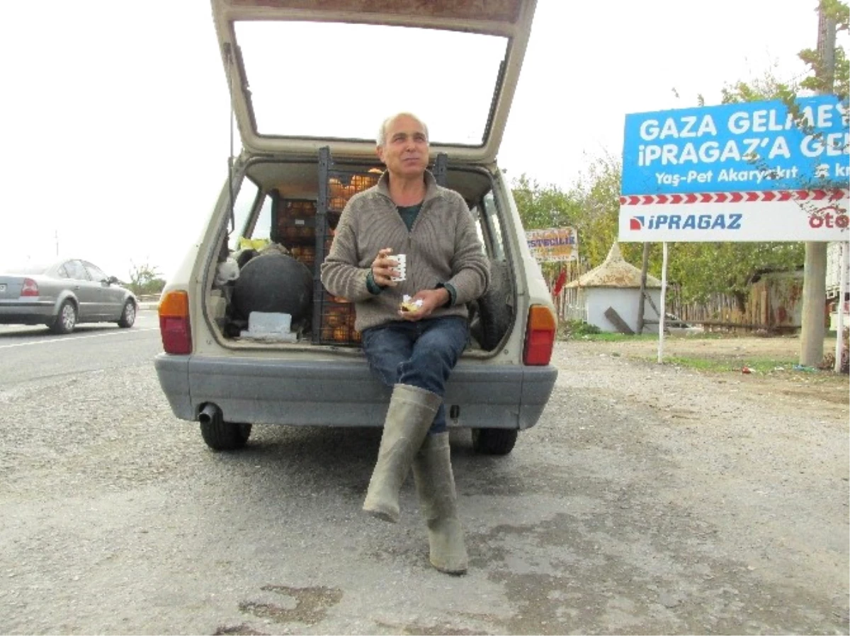 Kahraman Çiftçi Yorgunluk Kahvesini Polisin Elinden İçti