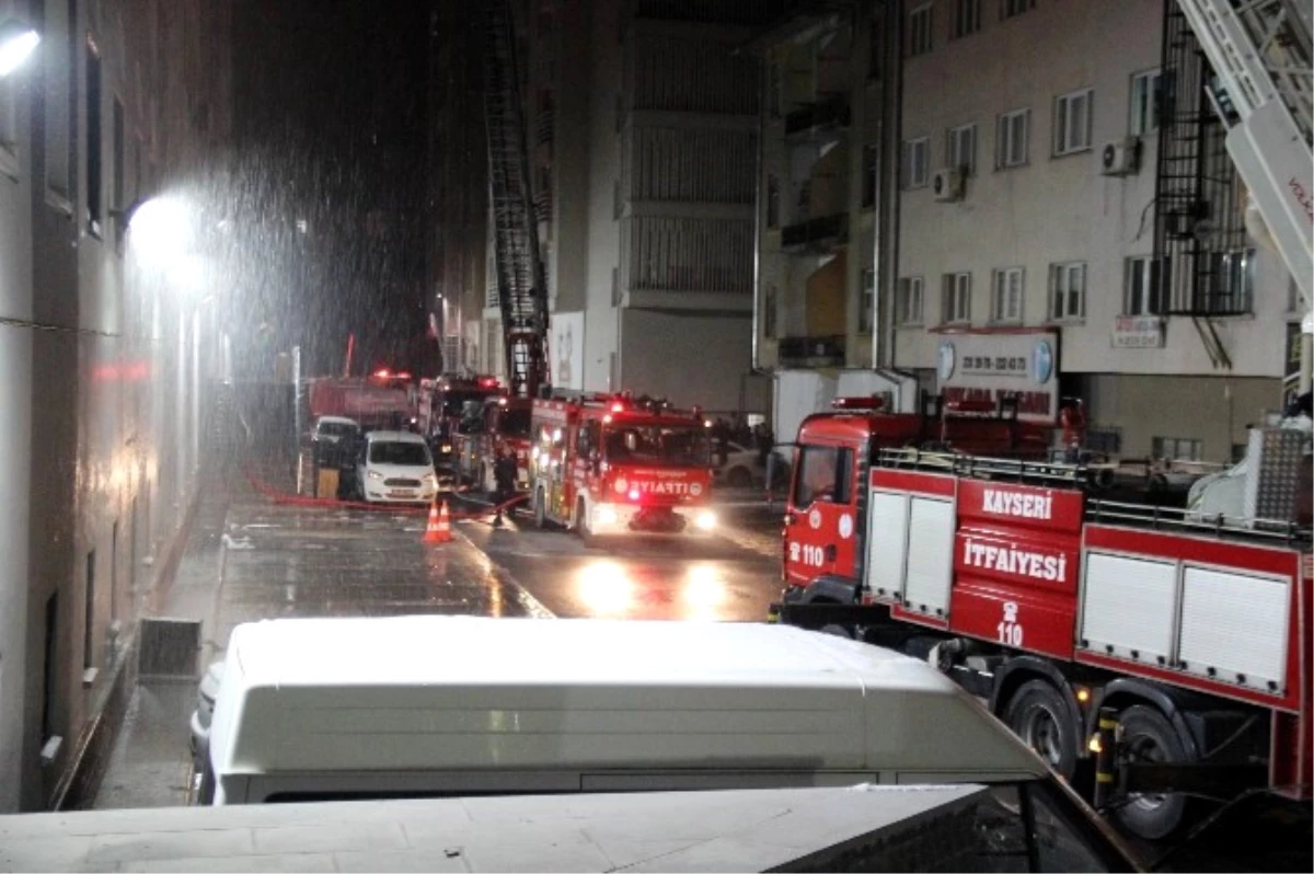 Kayseri\'de Belediye Binasında Yangın