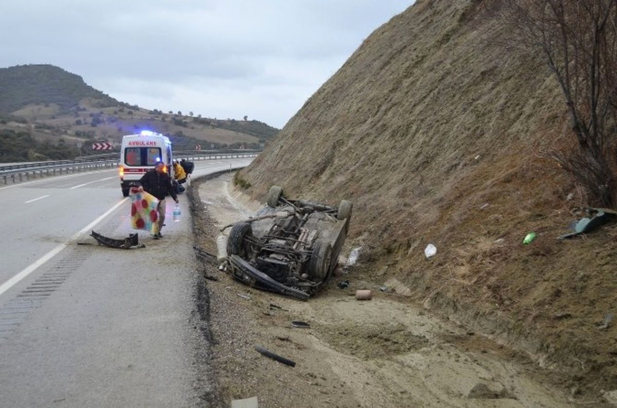 Kula\'da Trafik Kazası: 2 Yaralı