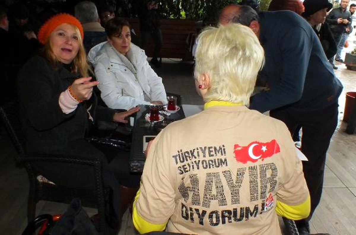 Marmaris\'te CHP\'lilerden \'Ayağa Kalk\' Eylemi